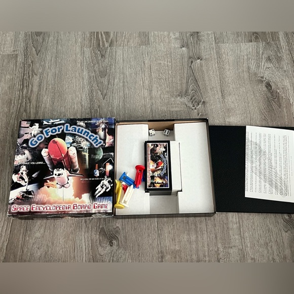 Space encyclopedia board game - go for launch - Picture 2 of 5